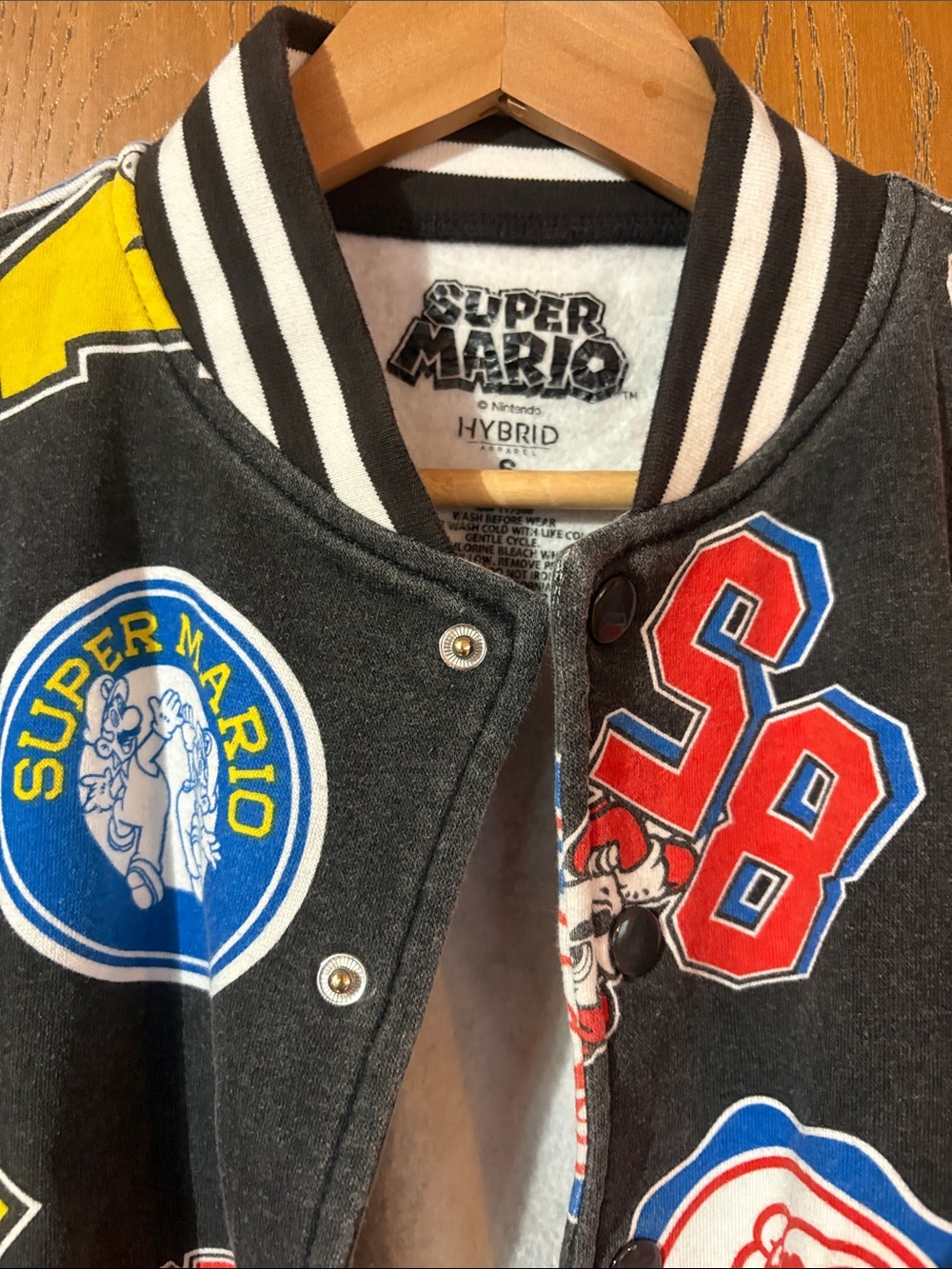 Super Mario Kids Black Graphic Bomber Jacket - one button missing - Picture 2 of 6